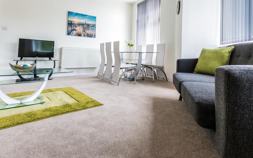 Comfortable Swindon Town Centre Apartments, Free Parking, Sleeps Up To 8 מראה חיצוני תמונה